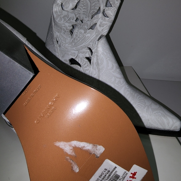 Givenchy - Picture 5 of 6